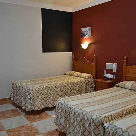 Hotel Virgen De Reyes